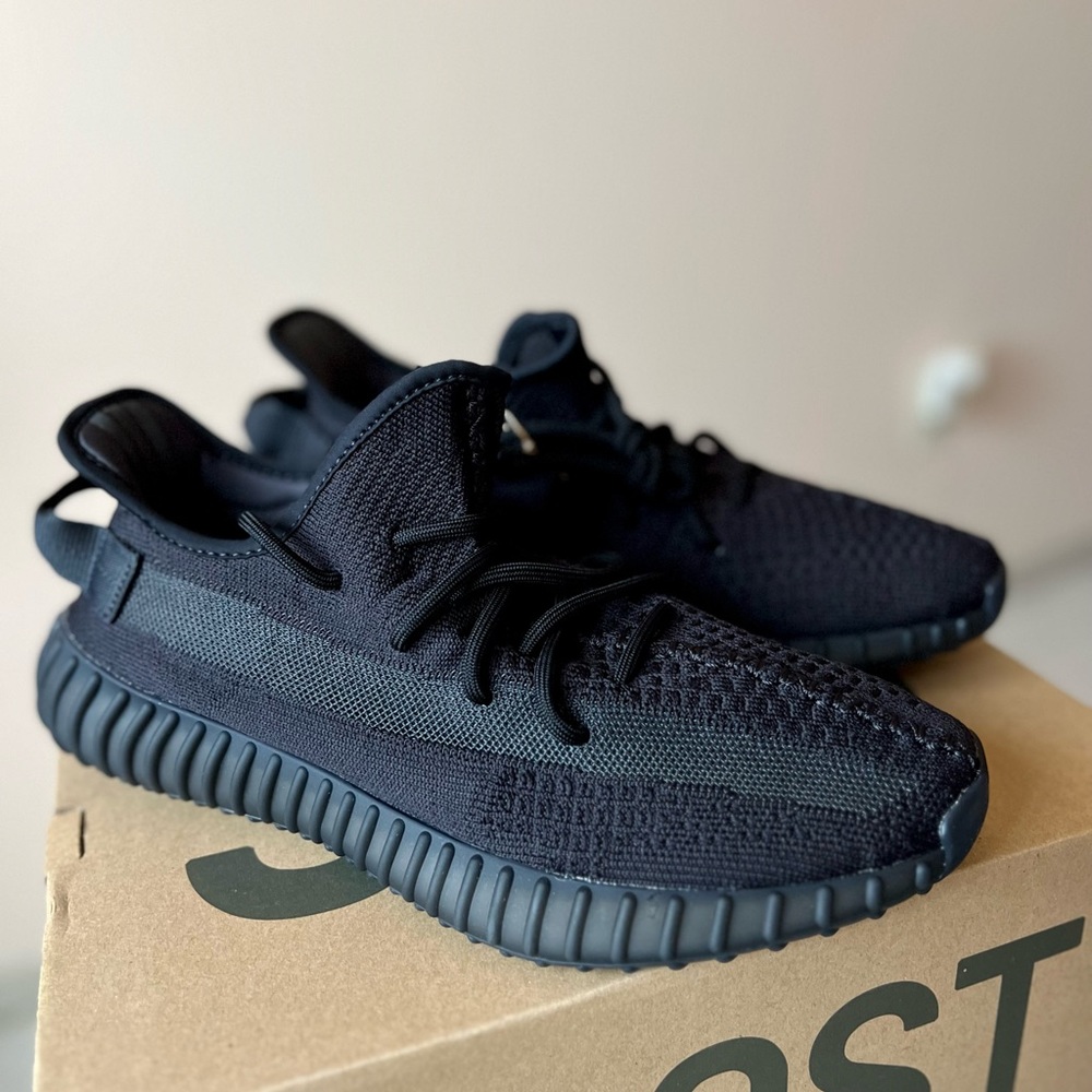 Adidas YEEZY Boost 350 V2, Discontinued, Black, Size 10.5